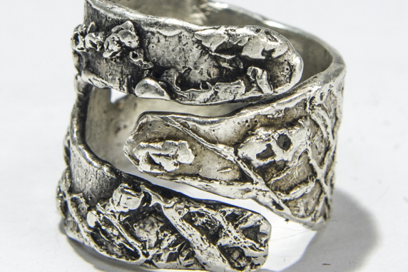 adjustable and unisex ocean ring