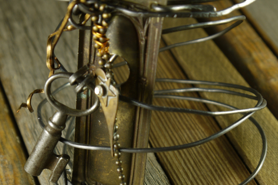 Industrial key hole steel wire bracelet