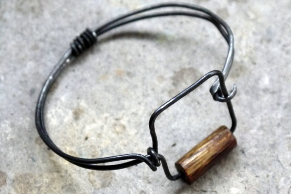 Steel wire wooden bead square bangle