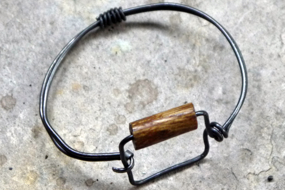 Steel wire wooden bead square bangle