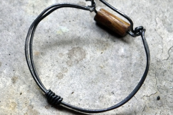 Steel wire wooden bead square bangle