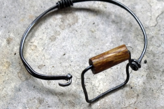 Steel wire wooden bead square bangle