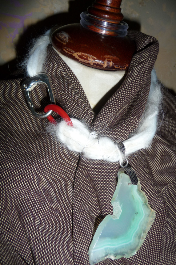 white_yarn_w_turquoise_stone_1.jpg